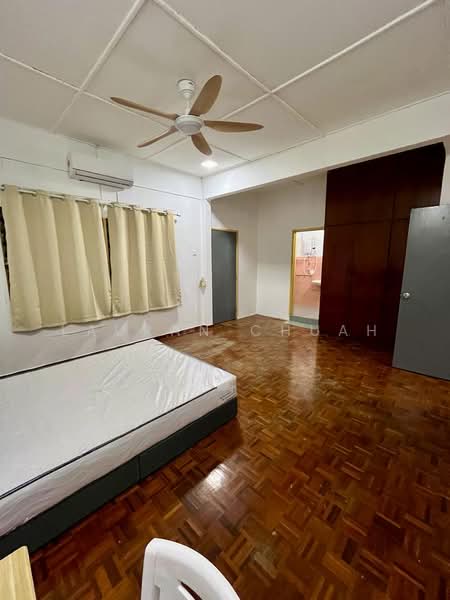 2-storey Terraced House for Rent in Seksyen 17 (Petaling Jaya) - Lauran Chuah - Bedroom - PropertyGuru.com.my