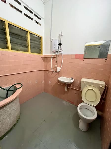 2-storey Terraced House for Rent in Seksyen 17 (Petaling Jaya) - Lauran Chuah - Bathroom - PropertyGuru.com.my