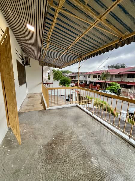 2-storey Terraced House for Rent in Seksyen 17 (Petaling Jaya) - Lauran Chuah - Balcony - PropertyGuru.com.my