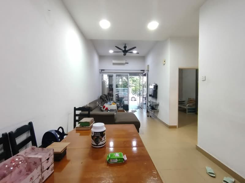 1.5-storey Terraced House for Rent in Shah Alam (Selangor) - Annie Kho - Living Room - PropertyGuru.com.my