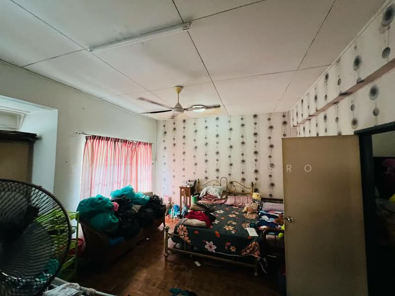 Rumah Teres untuk Dijual di Kota Kemuning (Shah Alam) - Salawati Busro - Bedroom - PropertyGuru.com.my
