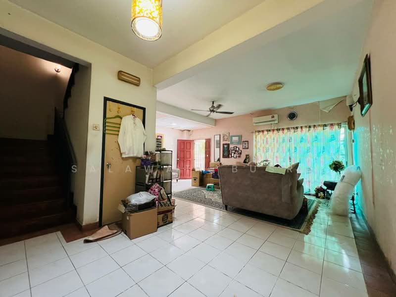 Rumah Teres untuk Dijual di Kota Kemuning (Shah Alam) - Salawati Busro - Living Room - PropertyGuru.com.my