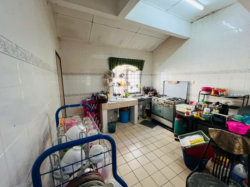 Rumah Teres untuk Dijual di Kota Kemuning (Shah Alam) - Salawati Busro - Kitchen - PropertyGuru.com.my