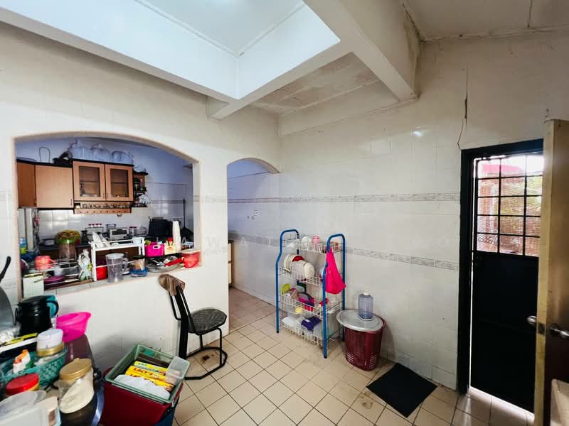 Rumah Teres untuk Dijual di Kota Kemuning (Shah Alam) - Salawati Busro - Kitchen - PropertyGuru.com.my
