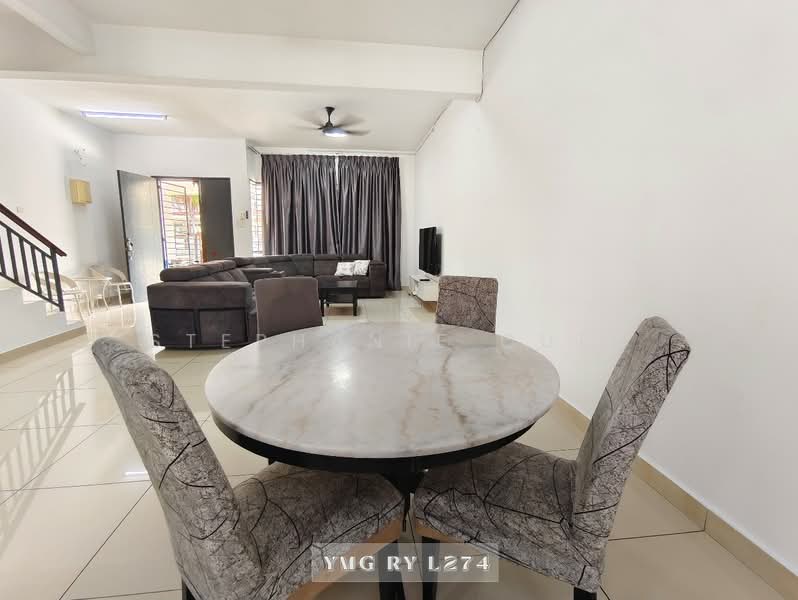 Rumah Teres untuk Disewa di Bandar Puteri Klang (Klang) - Stephanie Quek - Living Room - PropertyGuru.com.my
