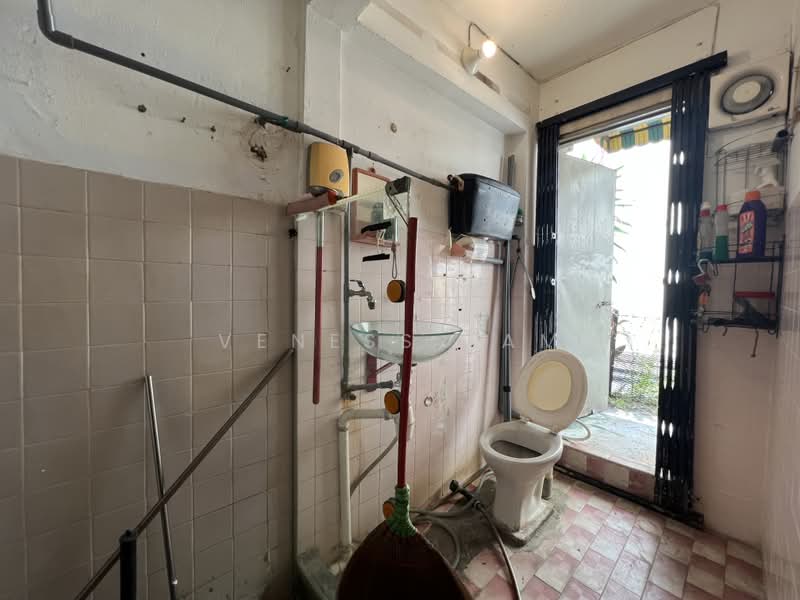 Rumah Teres 2 Tingkat untuk Dijual di Taman Gemilang (Cheras) - Veness Tam - Bathroom - PropertyGuru.com.my