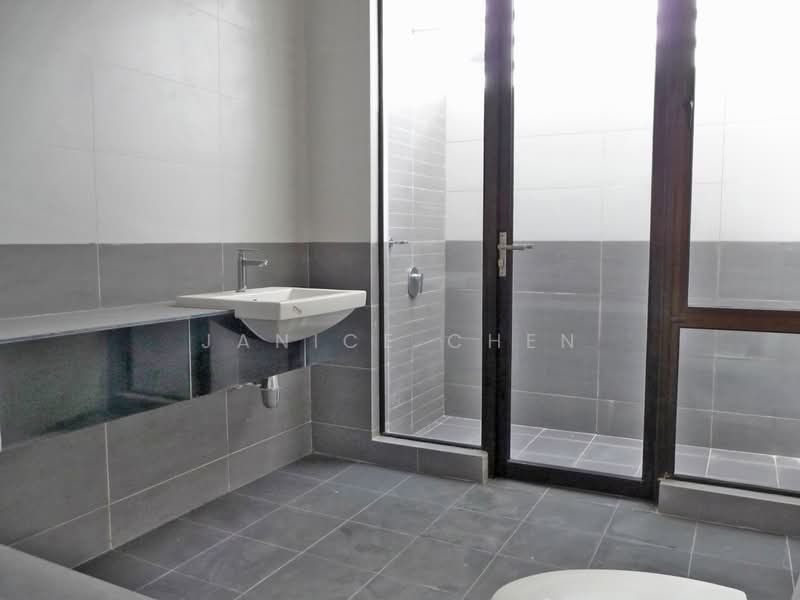 3-storey Terraced House for Sale in Kinrara Residence (Puchong) - Janice Chen - Bathroom - PropertyGuru.com.my