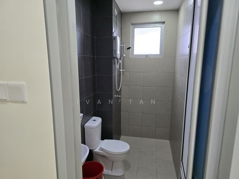 Service Residence for Sale at SkyLake Residence - Ivan Tan - Bathroom - PropertyGuru.com.my