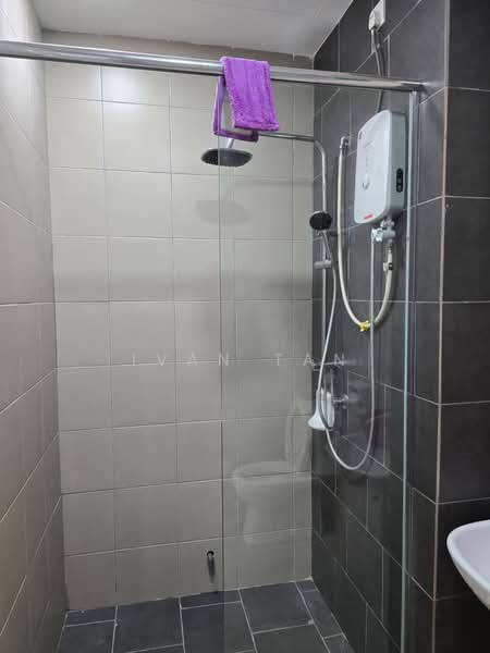 Service Residence for Sale at SkyLake Residence - Ivan Tan - Bathroom - PropertyGuru.com.my