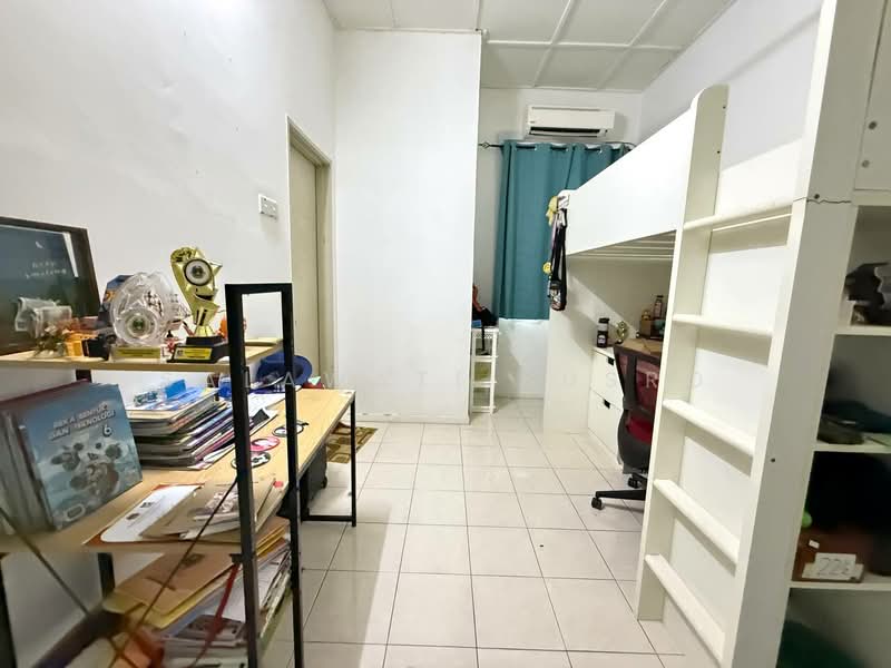 2-storey Terraced House for Sale in Alam Budiman (Shah Alam) - Salawati Busro - Bedroom - PropertyGuru.com.my