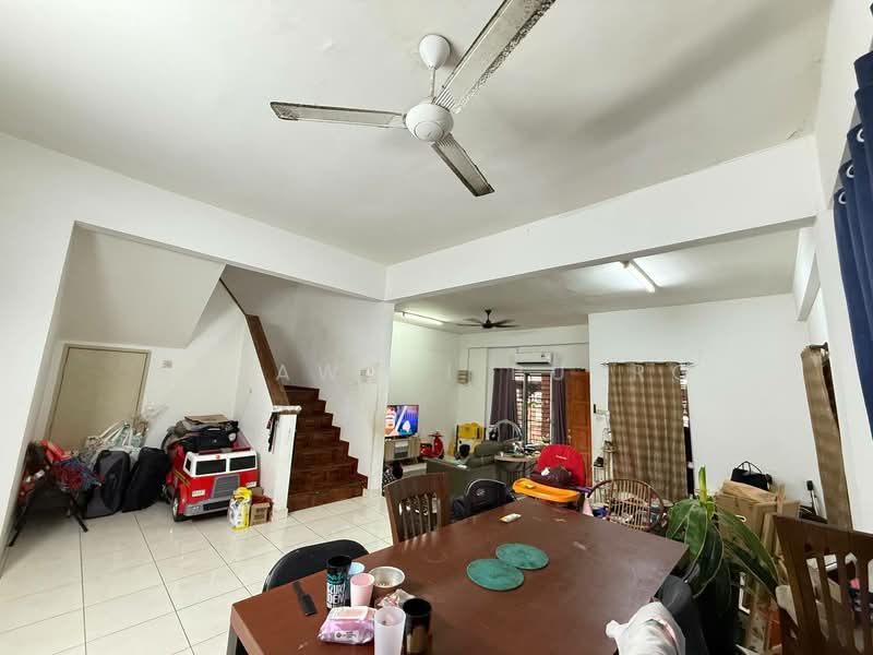2-storey Terraced House for Sale in Alam Budiman (Shah Alam) - Salawati Busro - Living Room - PropertyGuru.com.my