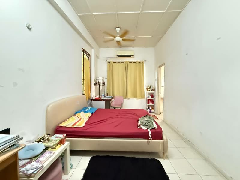2-storey Terraced House for Sale in Alam Budiman (Shah Alam) - Salawati Busro - Bedroom - PropertyGuru.com.my