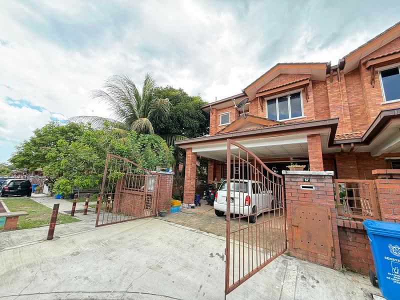 2-storey Terraced House for Sale in Alam Budiman (Shah Alam) - Salawati Busro - Exterior - PropertyGuru.com.my