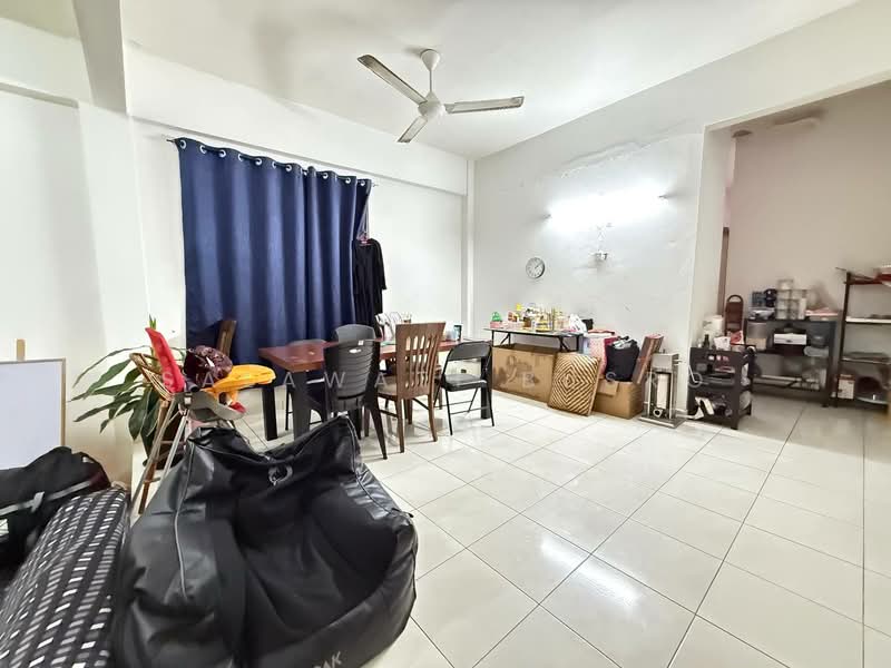 2-storey Terraced House for Sale in Alam Budiman (Shah Alam) - Salawati Busro - Living Room - PropertyGuru.com.my