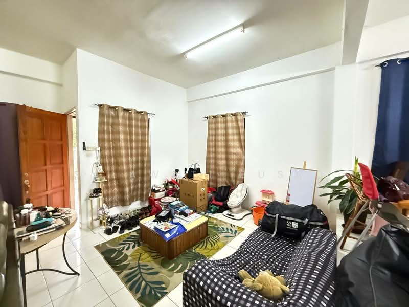 2-storey Terraced House for Sale in Alam Budiman (Shah Alam) - Salawati Busro - Living Room - PropertyGuru.com.my