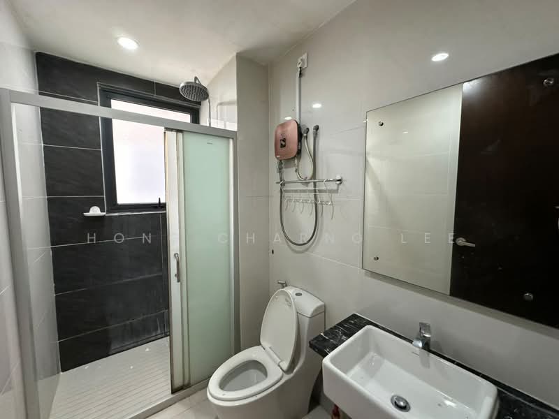 Condominium for Rent at Bay Point @ Country Garden Danga Bay - Hong Charng Lee - Bathroom - PropertyGuru.com.my