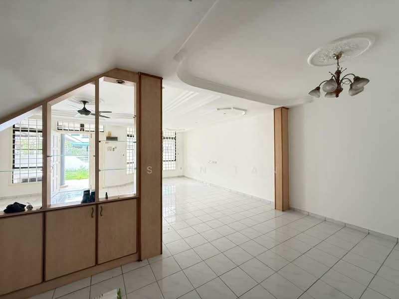 2-storey Terraced House for Sale in Taman Desa Cemerlang (Ulu Tiram) - Jaslyn Tan - Living Room - PropertyGuru.com.my