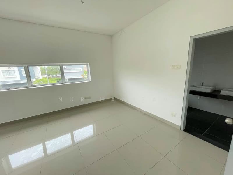 Semi-Detached House for Sale in Bandar Seri Coalfields (Sungai Buloh) - Nur Hanizah - PropertyGuru.com.my