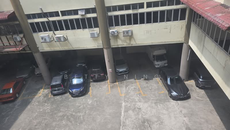 Factory for Sale in Jalan Klang Lama (Old Klang Road) (Kuala Lumpur) - Betty Ning - Car Park - PropertyGuru.com.my