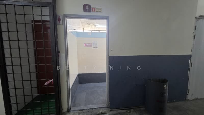 Factory for Sale in Jalan Klang Lama (Old Klang Road) (Kuala Lumpur) - Betty Ning - Bathroom - PropertyGuru.com.my