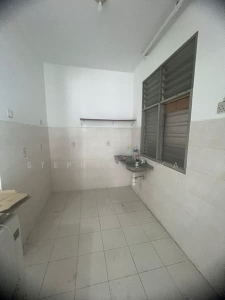 Pangsapuri untuk Disewa di Villa Krystal @ Bandar Selesa Jaya - Stephanie Yap - Kitchen - PropertyGuru.com.my