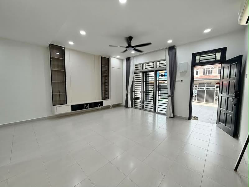 2-storey Terraced House for Sale in Austin Crest (Johor Bahru) - Max Loh - Living Room - PropertyGuru.com.my