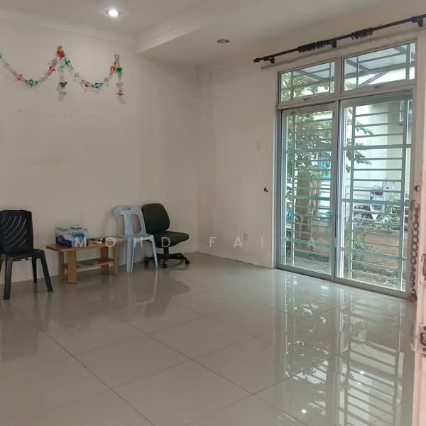 Semi-Detached House for Sale in Tanjong Duabelas (Selangor) - Mohd Faizal - Living Room - PropertyGuru.com.my