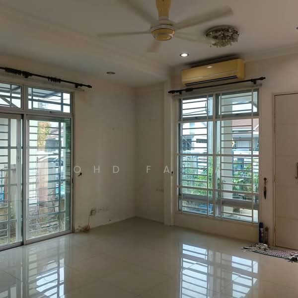 Semi-Detached House for Sale in Tanjong Duabelas (Selangor) - Mohd Faizal - Living Room - PropertyGuru.com.my