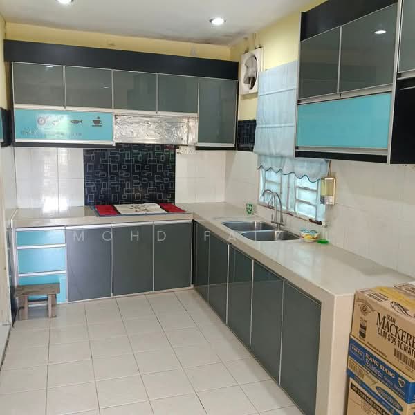 Semi-Detached House for Sale in Tanjong Duabelas (Selangor) - Mohd Faizal - Kitchen - PropertyGuru.com.my