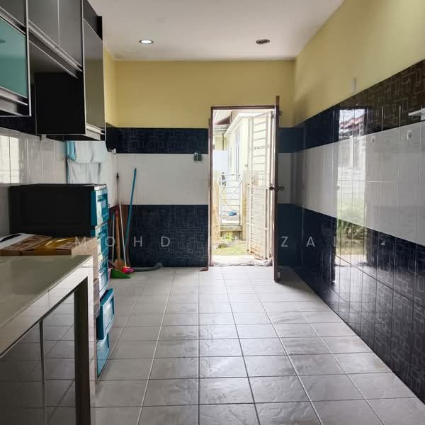 Semi-Detached House for Sale in Tanjong Duabelas (Selangor) - Mohd Faizal - Kitchen - PropertyGuru.com.my