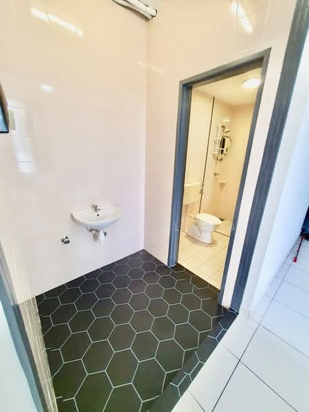 Service Residence for Sale at The Domain (Domain 1) @ NeoCyber - Luwis Ling - Bathroom - PropertyGuru.com.my