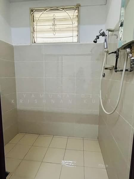 Rumah Berkembar untuk Disewa di SS14 (Subang Jaya) - Yamuna Devi Krishnan Kutty - Master bathroom - PropertyGuru.com.my
