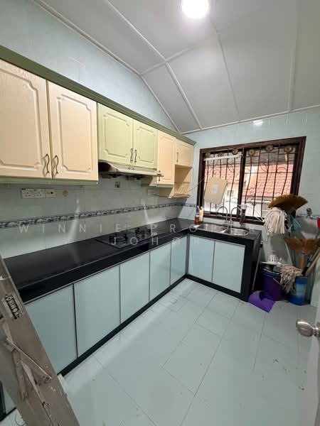 1.5-storey Terraced House for Rent in Taman Impian Emas (Skudai) - Winnie Property Johor - Kitchen - PropertyGuru.com.my