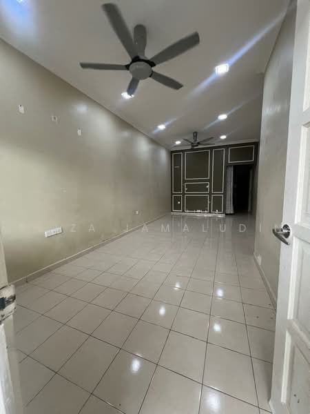 Rumah Teres 1-Tingkat untuk Dijual di Kampung Lombong (Shah Alam) - Eliza Jamaludin - Living Room - PropertyGuru.com.my