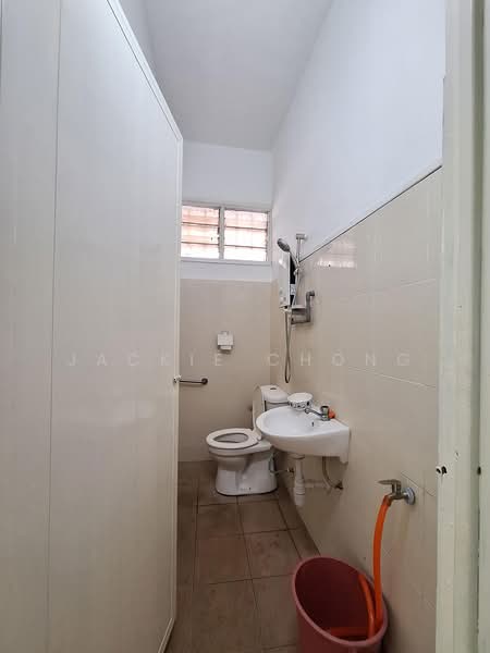 Rumah Teres 1 Tingkat untuk Disewa di Taman Gembira (Jalan Klang Lama (Old Klang Road)) - Jackie Chong - Bathroom - PropertyGuru.com.my
