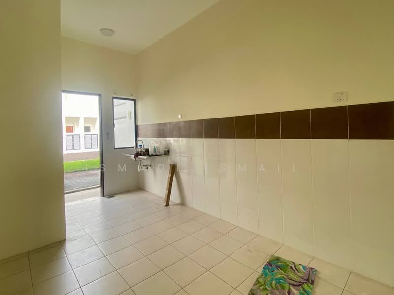 Terraced House for Sale in Kuala Selangor (Selangor) - Ismadi Ismail - Kitchen - PropertyGuru.com.my