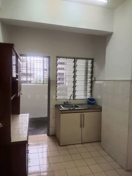 Apartment for Sale at Bayu Puteri 2 - Robbie Tan - Kitchen - PropertyGuru.com.my