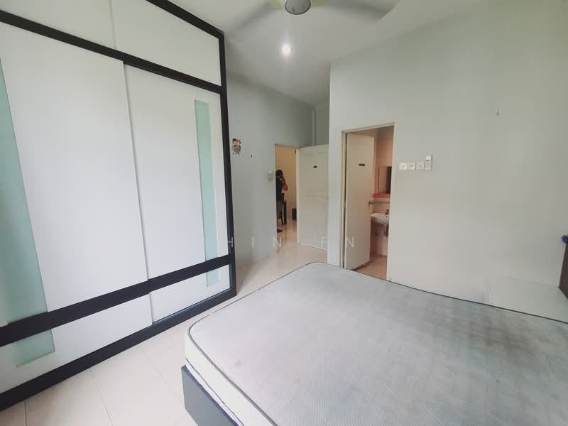 Pangsapuri untuk Disewa di Pangsapuri Bukit Beruang Bestari (University View) - CHIN FN - Bedroom - PropertyGuru.com.my