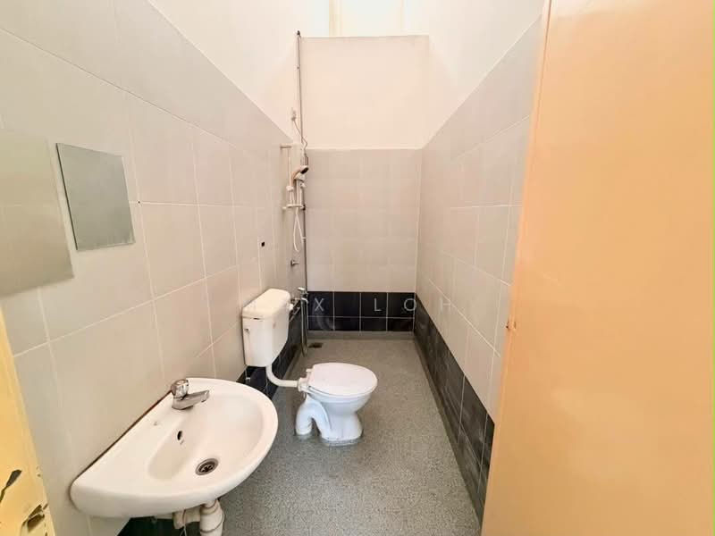 2-storey Terraced House for Sale in Austin (Johor Bahru) - Max Loh - Bathroom - PropertyGuru.com.my