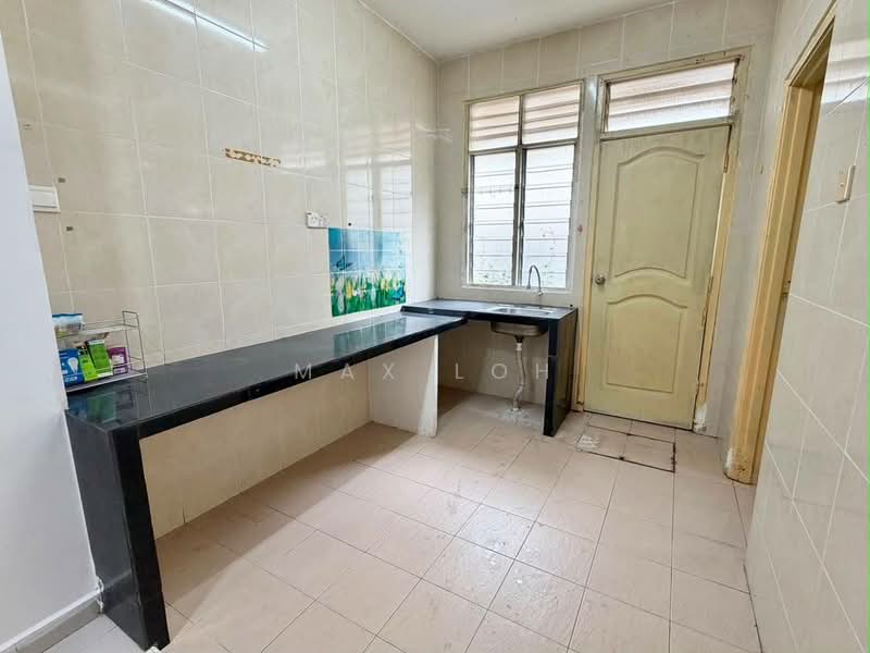 2-storey Terraced House for Sale in Austin (Johor Bahru) - Max Loh - Kitchen - PropertyGuru.com.my