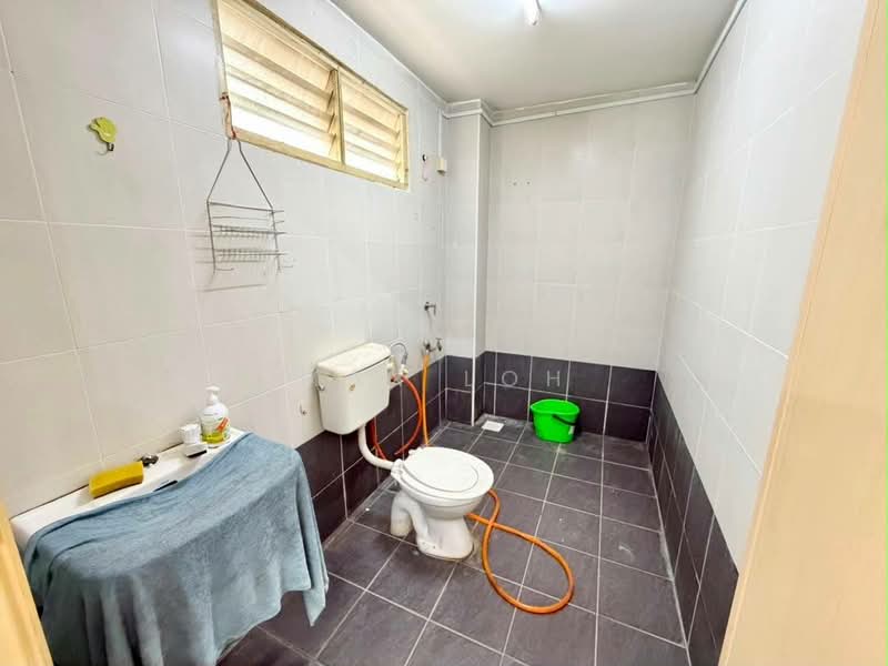 2-storey Terraced House for Sale in Austin (Johor Bahru) - Max Loh - Bathroom - PropertyGuru.com.my