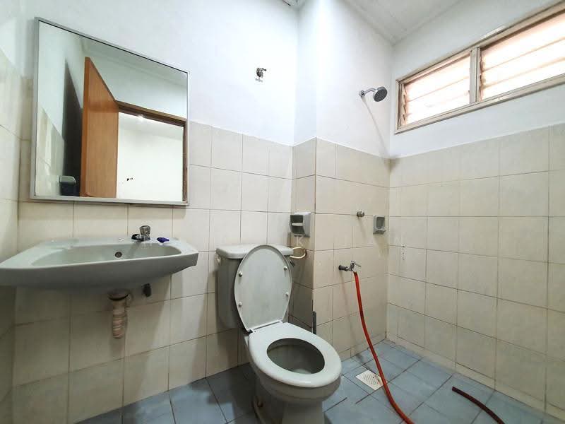 2-storey Terraced House for Rent in Usj 20 (Subang Jaya) - Henrick Tan - Bathroom - PropertyGuru.com.my