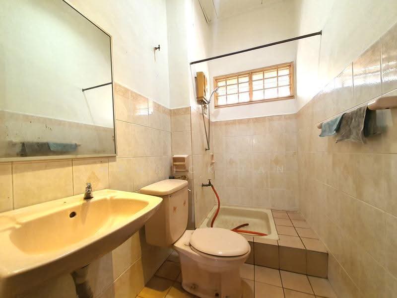 2-storey Terraced House for Rent in Usj 20 (Subang Jaya) - Henrick Tan - Bathroom - PropertyGuru.com.my