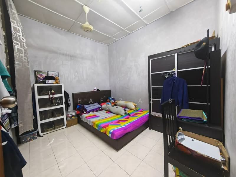 Rumah Teres 1-Tingkat untuk Dijual di Taman Putri Kulai (Kulai) - ALHAFIZ AZIS - Bedroom - PropertyGuru.com.my