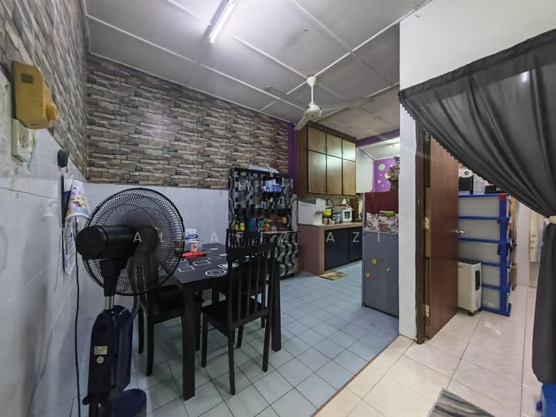 Rumah Teres 1-Tingkat untuk Dijual di Taman Putri Kulai (Kulai) - ALHAFIZ AZIS - Kitchen - PropertyGuru.com.my