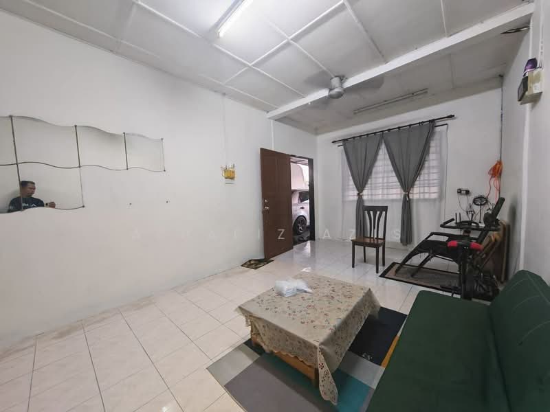 Rumah Teres 1-Tingkat untuk Dijual di Taman Putri Kulai (Kulai) - ALHAFIZ AZIS - Living Room - PropertyGuru.com.my