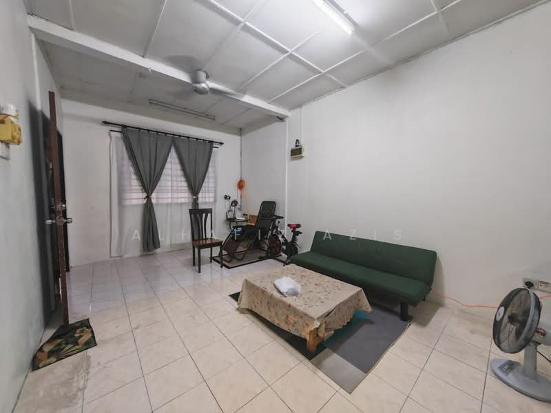 Rumah Teres 1-Tingkat untuk Dijual di Taman Putri Kulai (Kulai) - ALHAFIZ AZIS - Living Room - PropertyGuru.com.my
