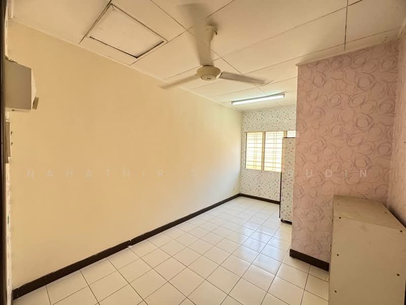 2-storey Terraced House for Sale in U16, Taman Bukit Subang (Shah Alam) - Nahathir Shahabudin - Interior - PropertyGuru.com.my