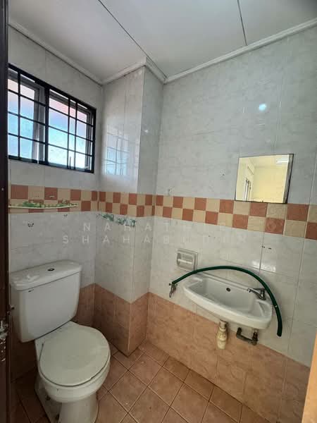 2-storey Terraced House for Sale in U16, Taman Bukit Subang (Shah Alam) - Nahathir Shahabudin - Bathroom - PropertyGuru.com.my