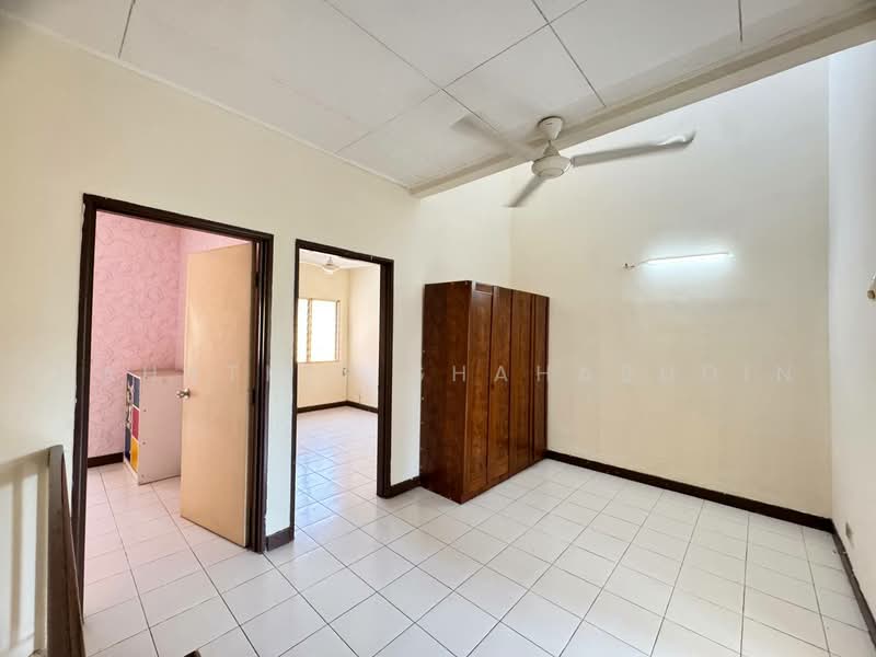 2-storey Terraced House for Sale in U16, Taman Bukit Subang (Shah Alam) - Nahathir Shahabudin - Interior - PropertyGuru.com.my
